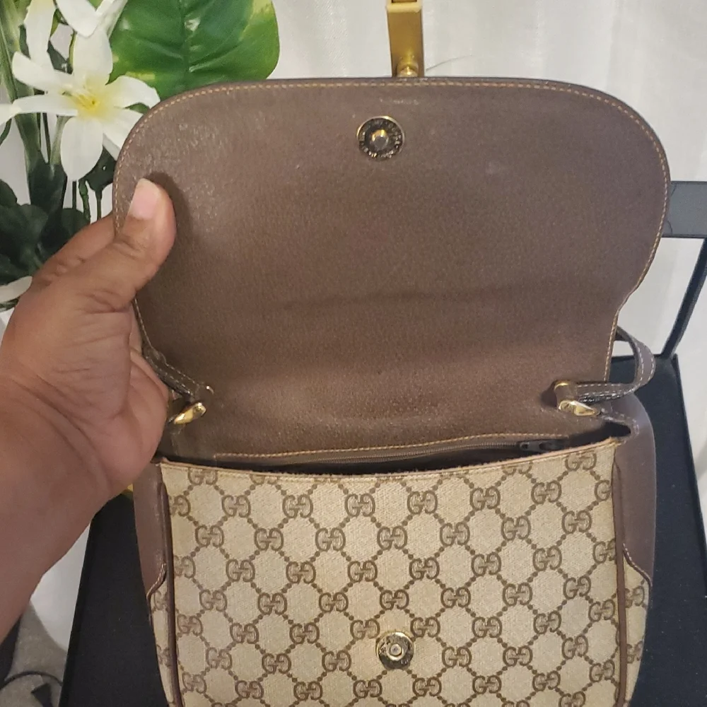 G19- Gucci Shoulder Bag/Crossbody - Picture 9 of 11